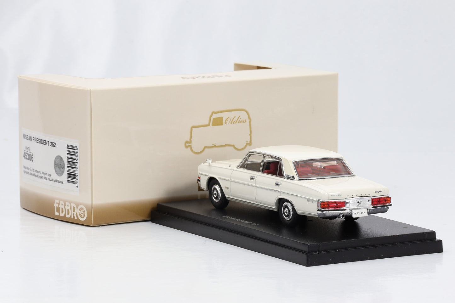 1:43 Ebbro Oldies Nissan President 252 Limousine 1987 weiß diecast