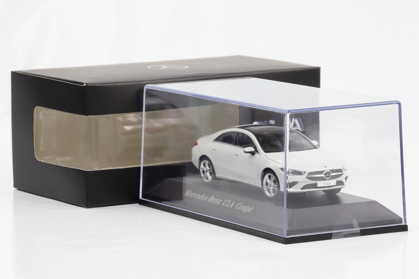 1:43 Spark Mercedes-Benz CLA Coupe 2019 C118 digitalweiß Dealer