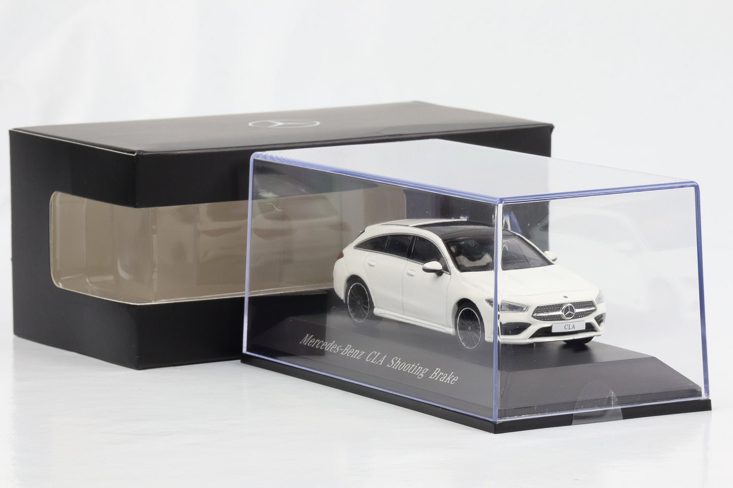 1:43 Spark Mercedes-Benz CLA X118 2019 Shooting Brake polarweiß Dealer