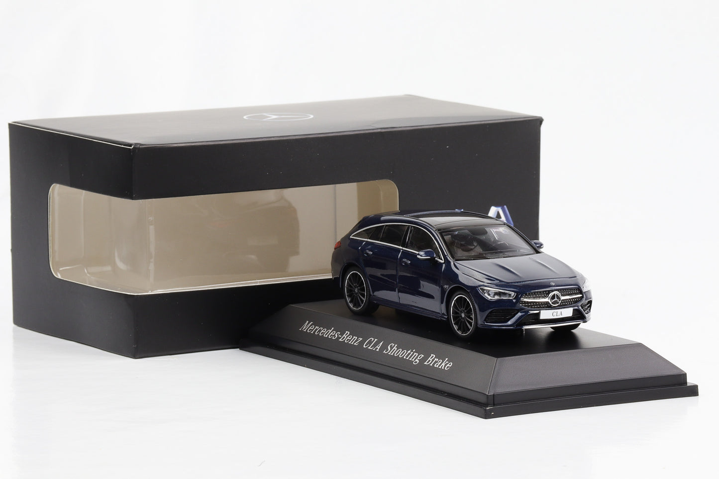 1:43 Spark Mercedes-Benz CLA X118 2019 Shooting Brake deminblau Dealer