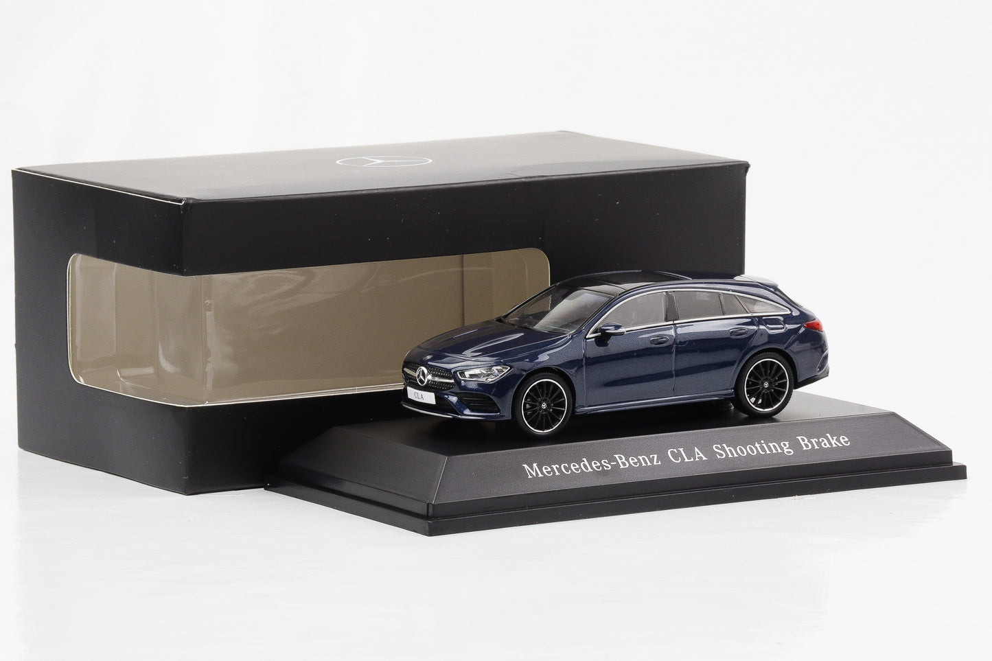 1:43 Spark Mercedes-Benz CLA X118 2019 Shooting Brake deminblau Dealer