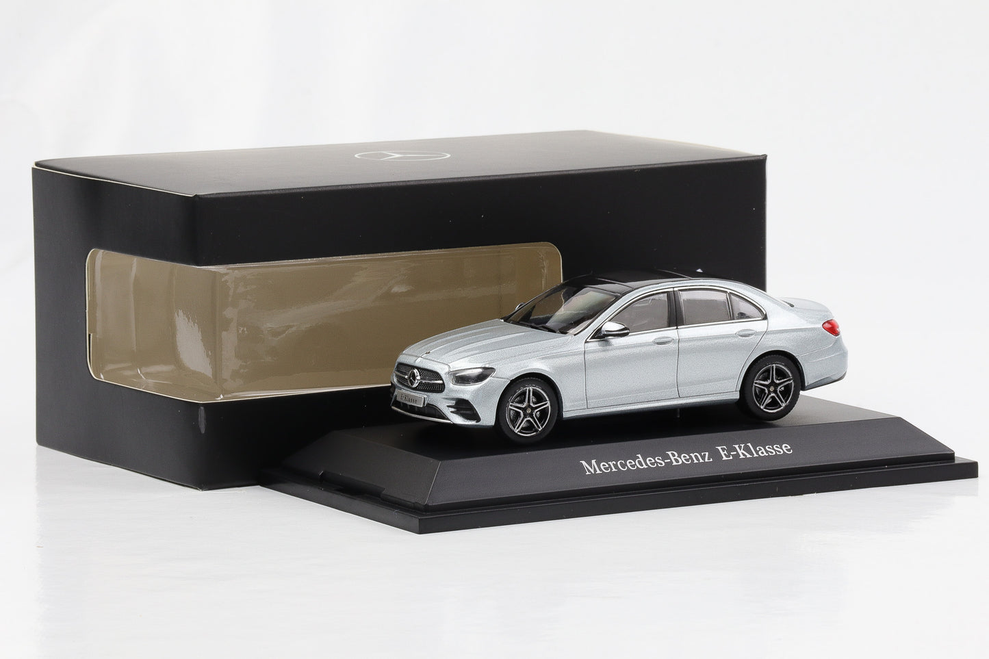 1:43 iScale Mercedes-Benz E-Klasse W213 hightechsilber 2020 Dealer