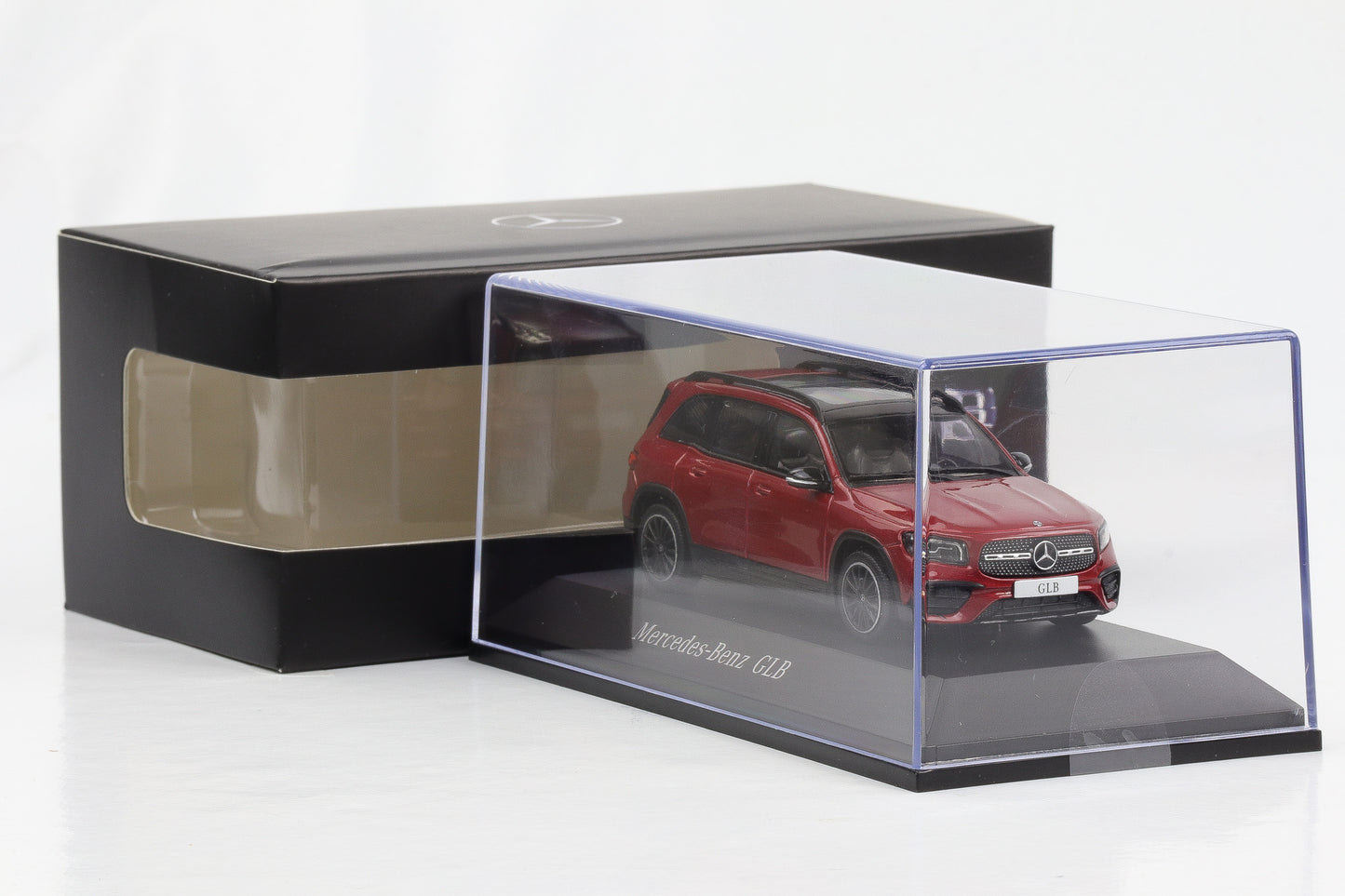 1:43 Spark Mercedes-Benz GLB x247 2019 designo patagonienrot bright Dealer