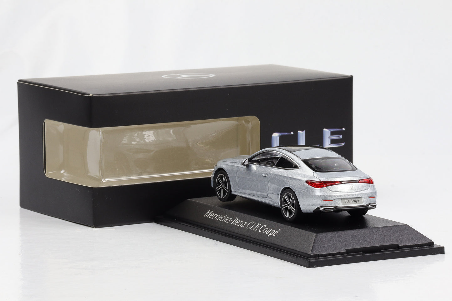 Concessionario Norev Mercedes-Benz CLE C 236 Coupé argento high-tech in scala 1:43