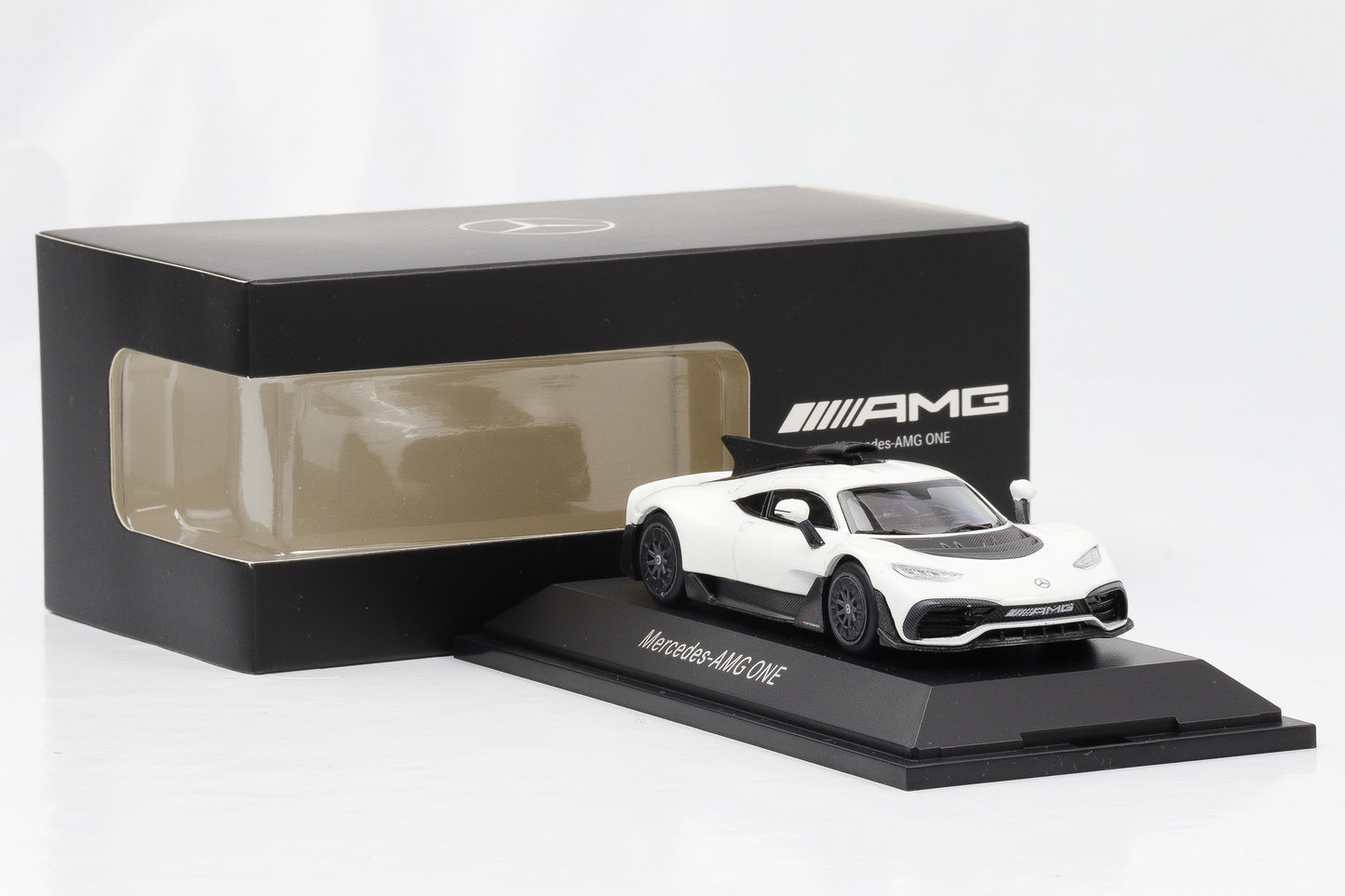 1:43 Mercedes-Benz AMG ONE designo kaschmirweiß iScale Dealer