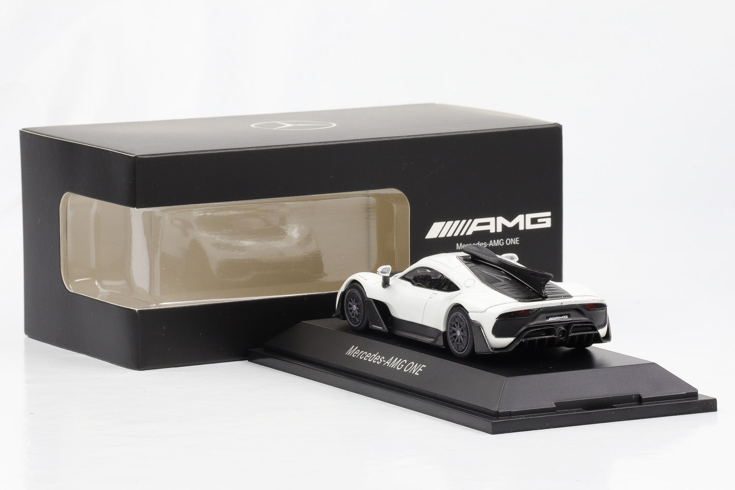 1:43 Mercedes-Benz AMG ONE designo kaschmirweiß iScale Dealer