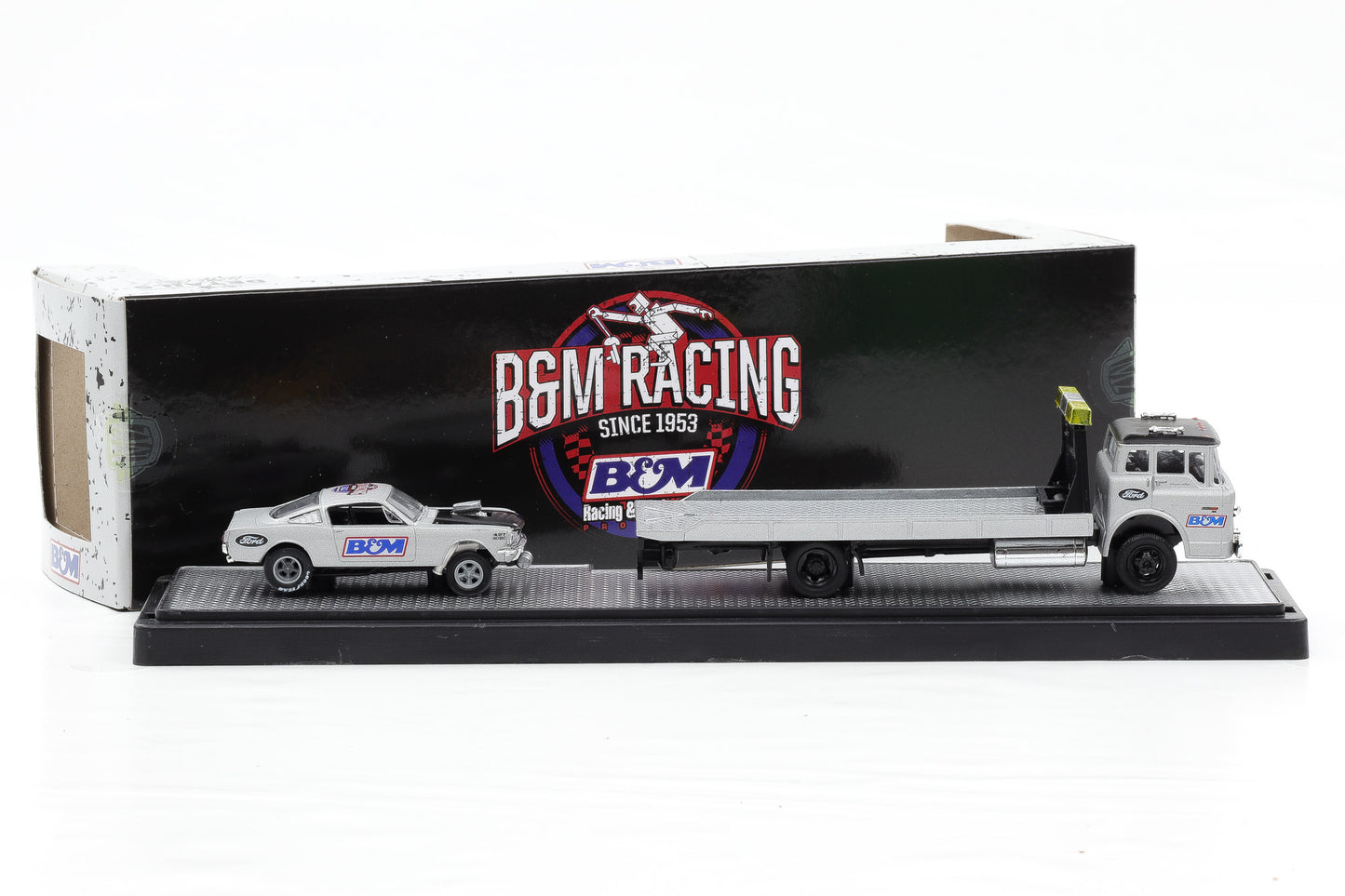 1:64 M2 Ford C-8000 1990 & Ford Mustang Gasser 1966