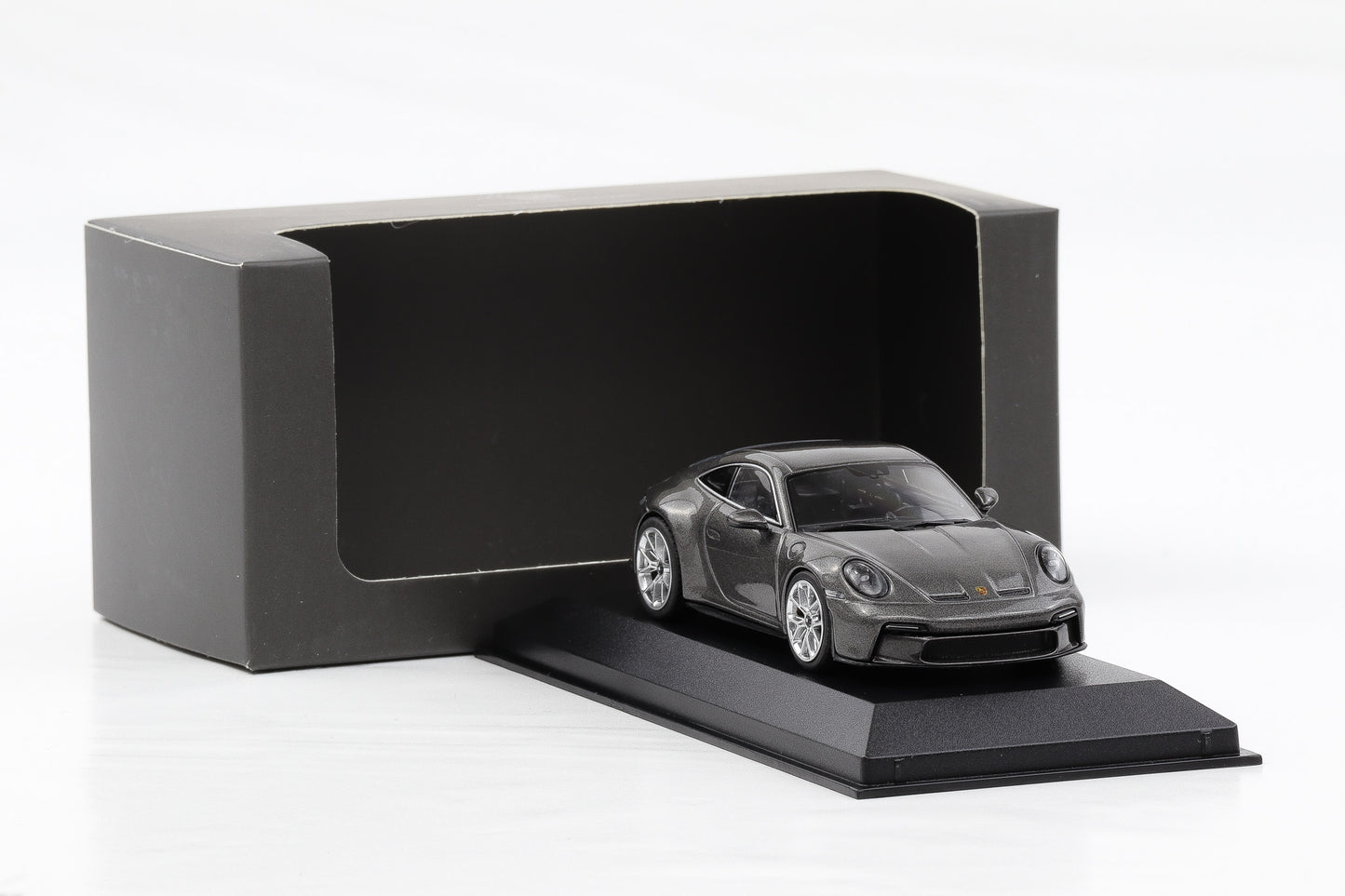 1:43 Minichamps Porsche 911 992 GT3 Touring achatgrau metallic 2021 WAP Dealer