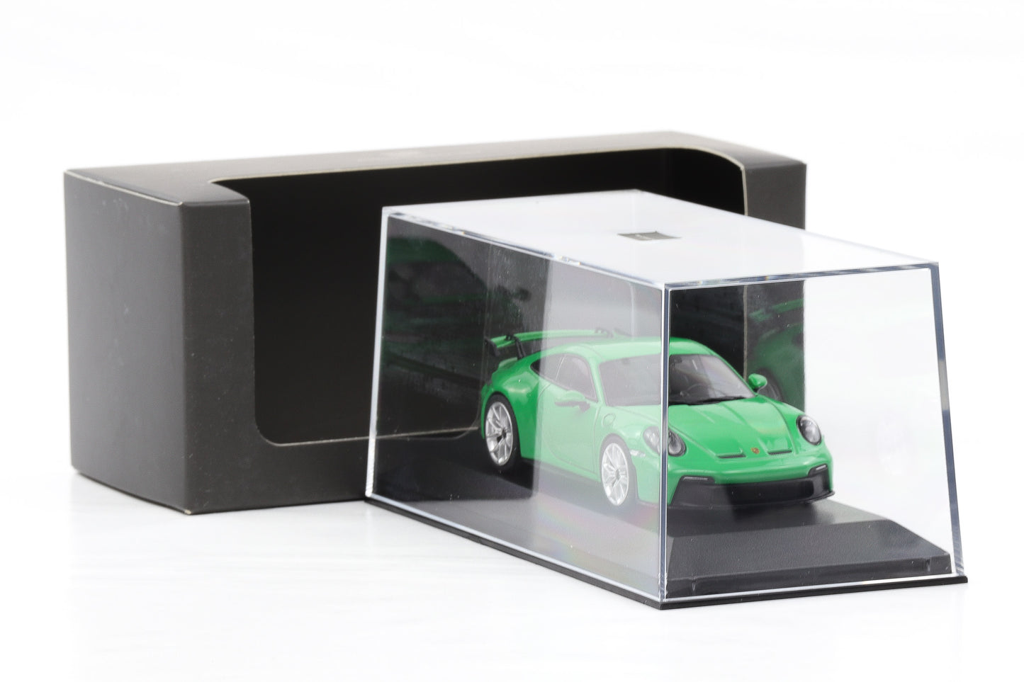1:43 Minichamps Porsche 911 992 GT3 pythongrün WAP Dealer