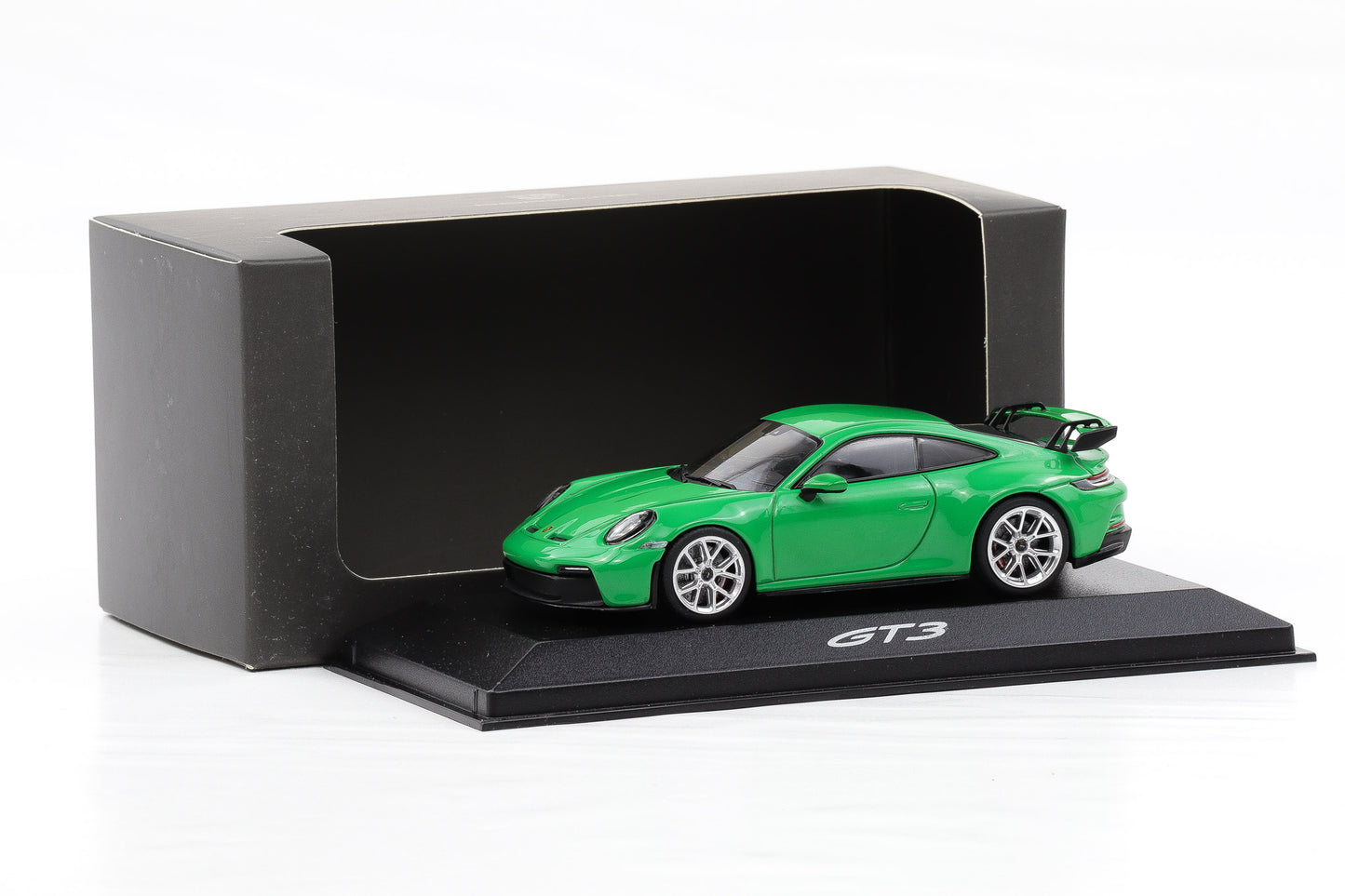 1:43 Minichamps Porsche 911 992 GT3 pythongrün WAP Dealer