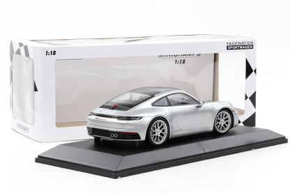 1:18 Minichamps Porsche 911 992 Carrera 4S silber metallic 2023 limited 300pcs