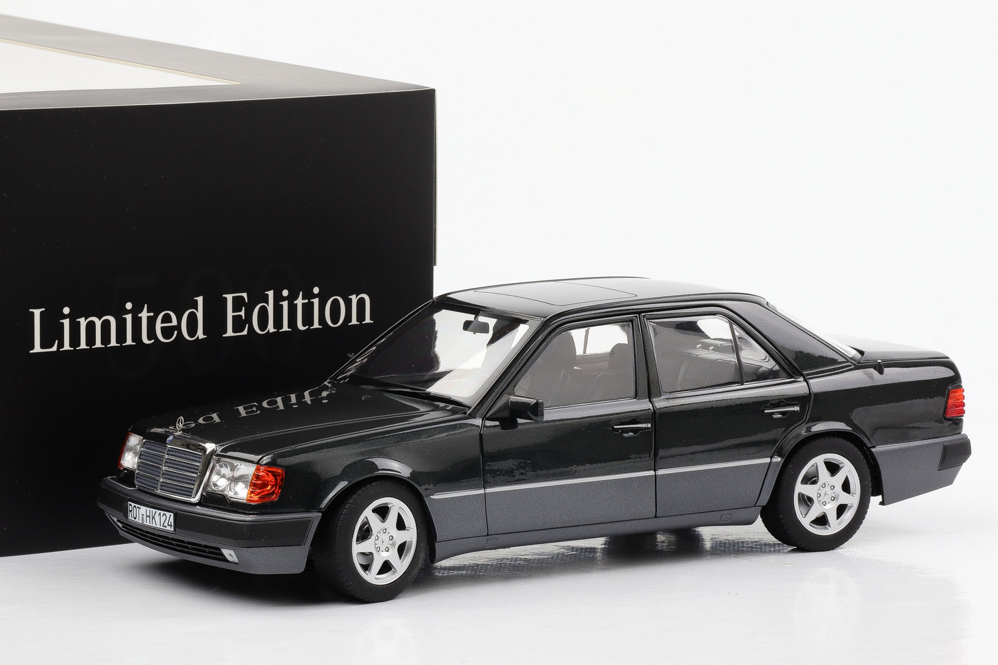 1:18 Mercedes-Benz 500 E 5.0 W124 blauschwarz metallic Norev limited 500 pcs