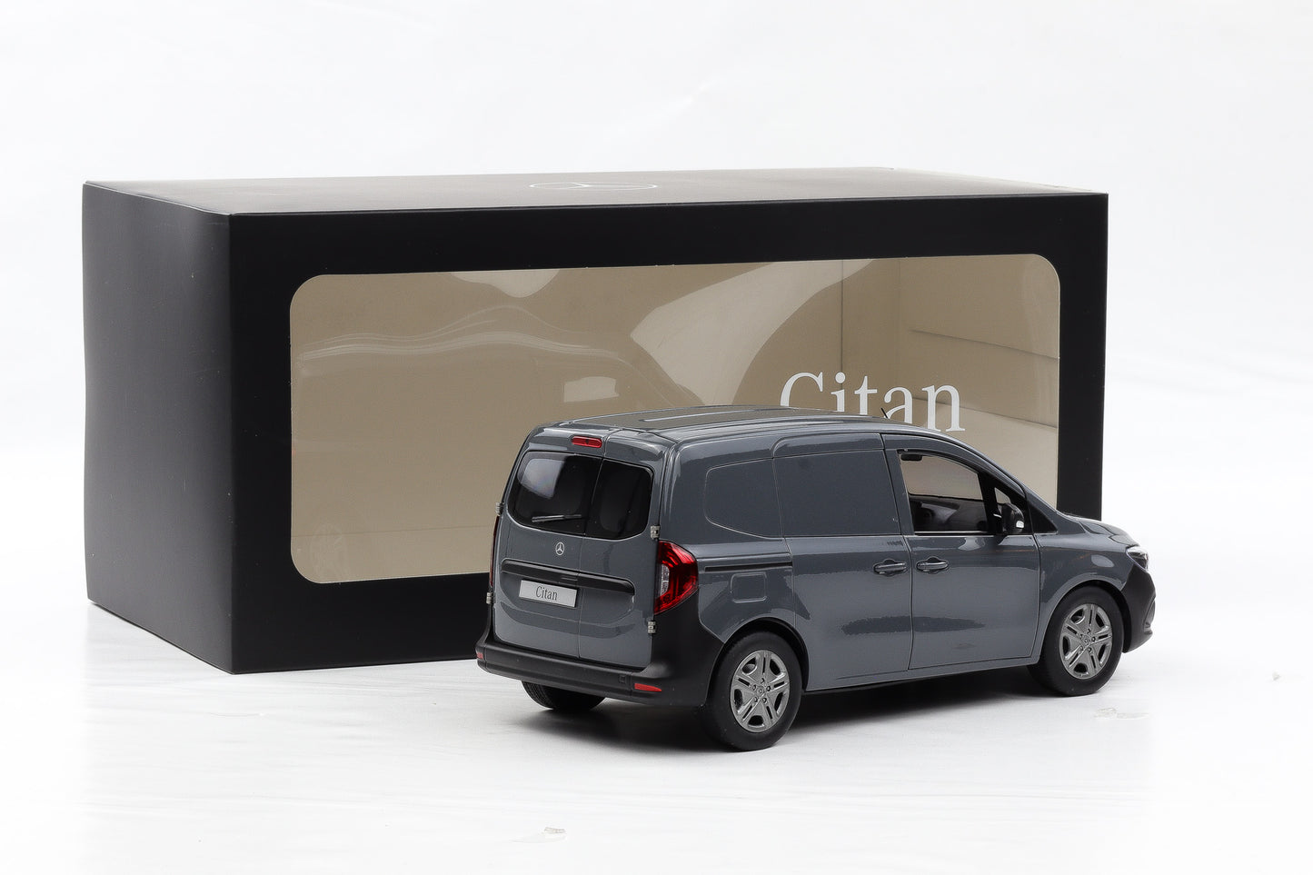 1:18 NZG Mercedes-Benz Citan W420 Kastenwagen Kombi Magnetitgrau Dealer