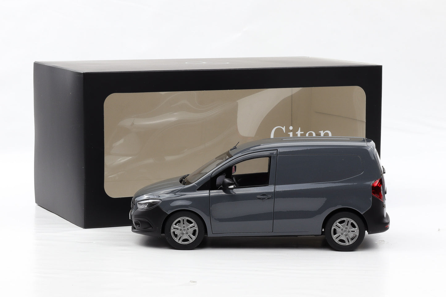 1:18 NZG Mercedes-Benz Citan W420 Kastenwagen Kombi Magnetitgrau Dealer