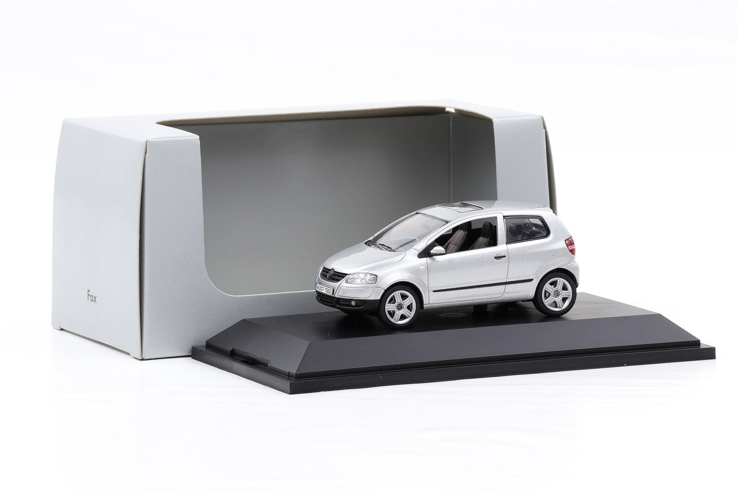 1:43 Schuco Volkswagen Fox reflexsilber metallic 2005 Dealer