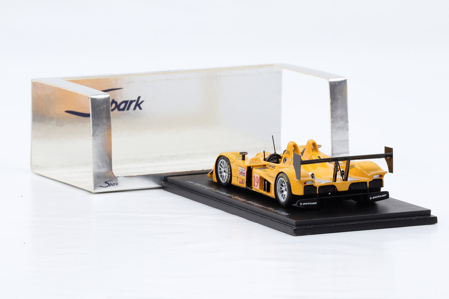 1:43 Spark Lola B06/10-AER Chamberlain Synergy Motorsport #19 LM 2006