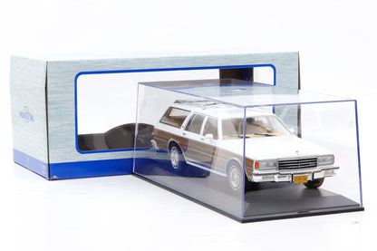 1:18 Chevrolet Caprice Kombi 1985 weiß Holzoptik / MCG diecast + Vitrine
