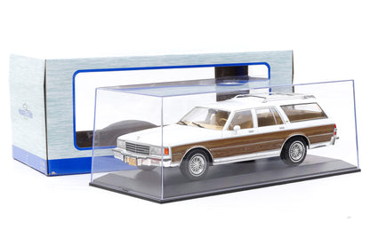 1:18 Chevrolet Caprice Kombi 1985 weiß Holzoptik / MCG diecast + Vitrine
