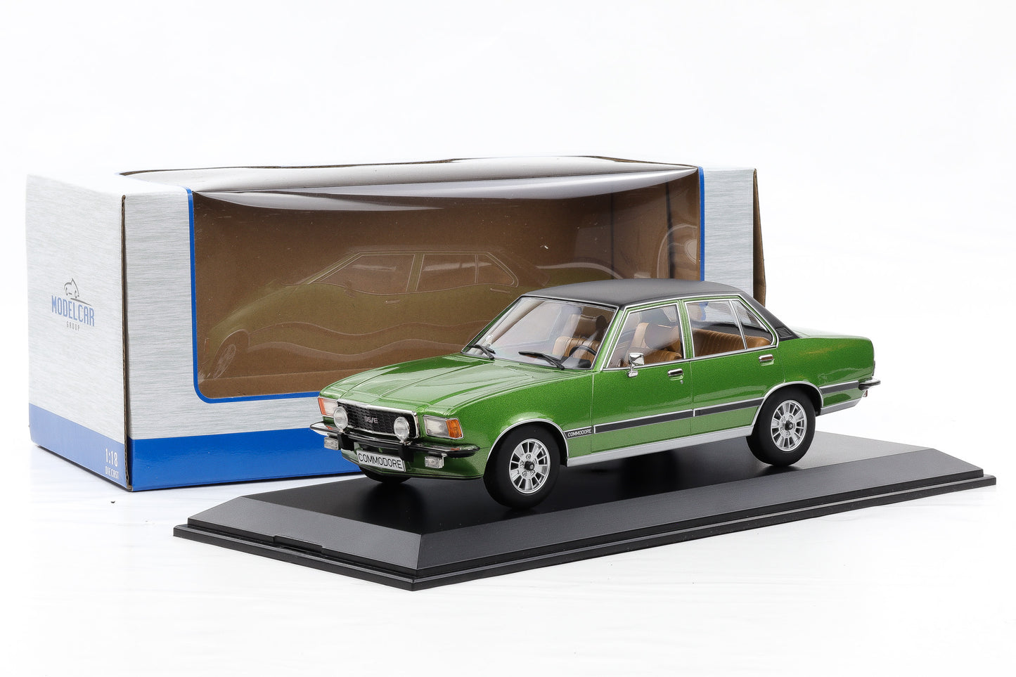 1:18 Opel Commodore B GS/E 1972 grün metallic / MCG diecast + Vitrine