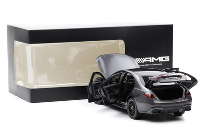 1:18 Mercedes-Benz AMG S63 E V223 Graphitgrau Magno NZG Dealer full opening