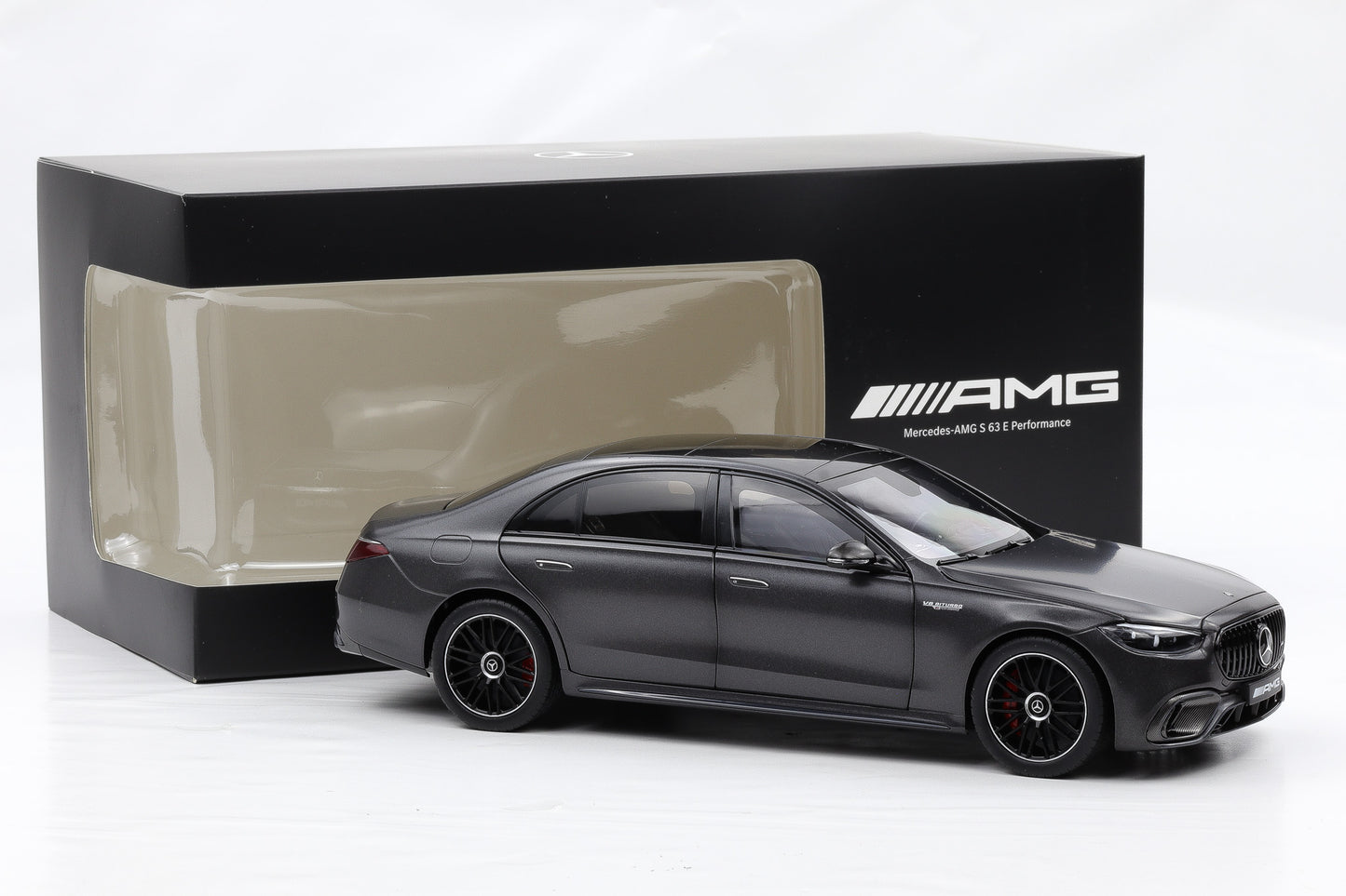 1:18 Mercedes-Benz AMG S63 E V223 Graphitgrau Magno NZG Dealer full opening