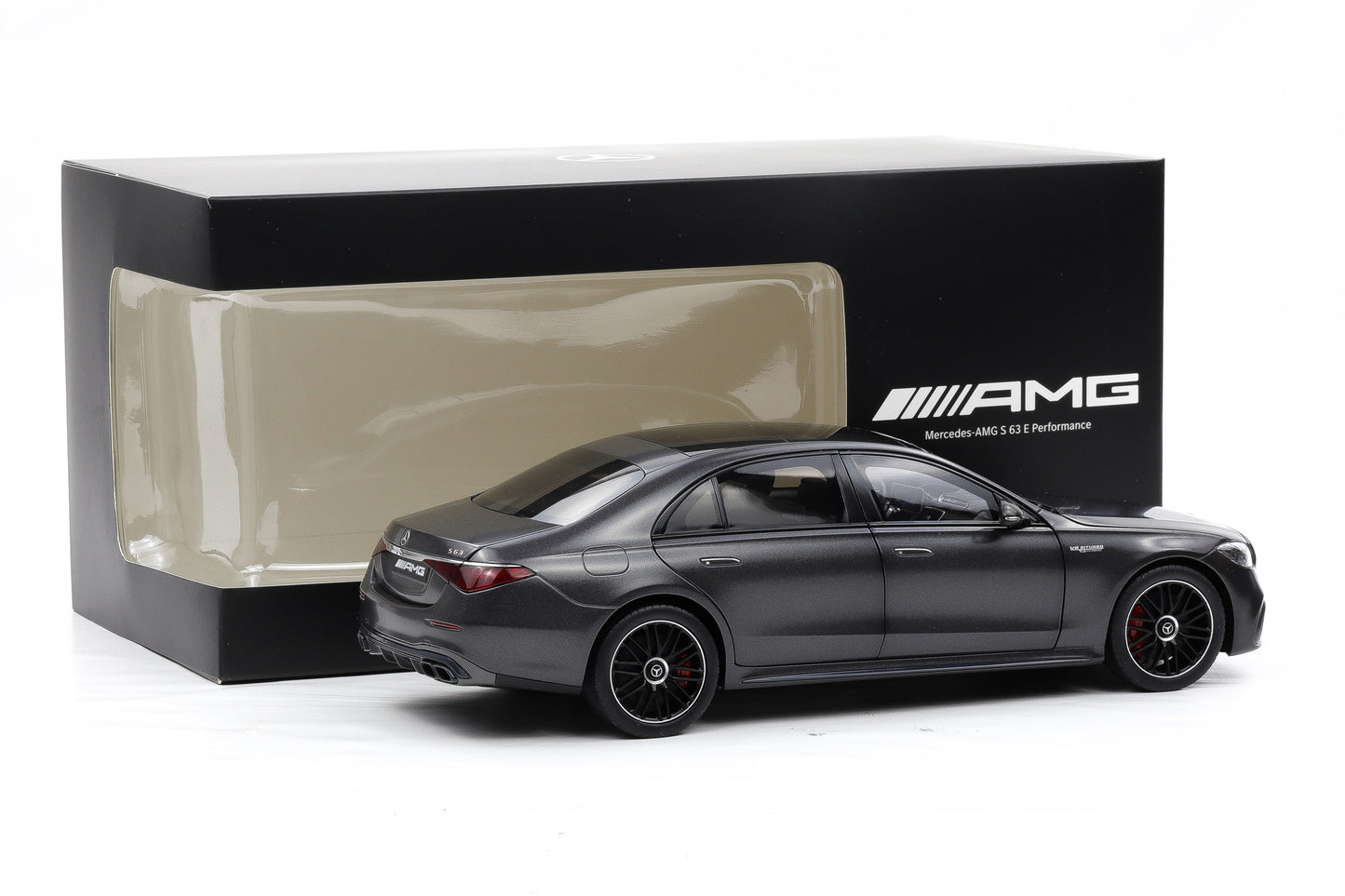 1:18 Mercedes-Benz AMG S63 E V223 Graphitgrau Magno NZG Dealer