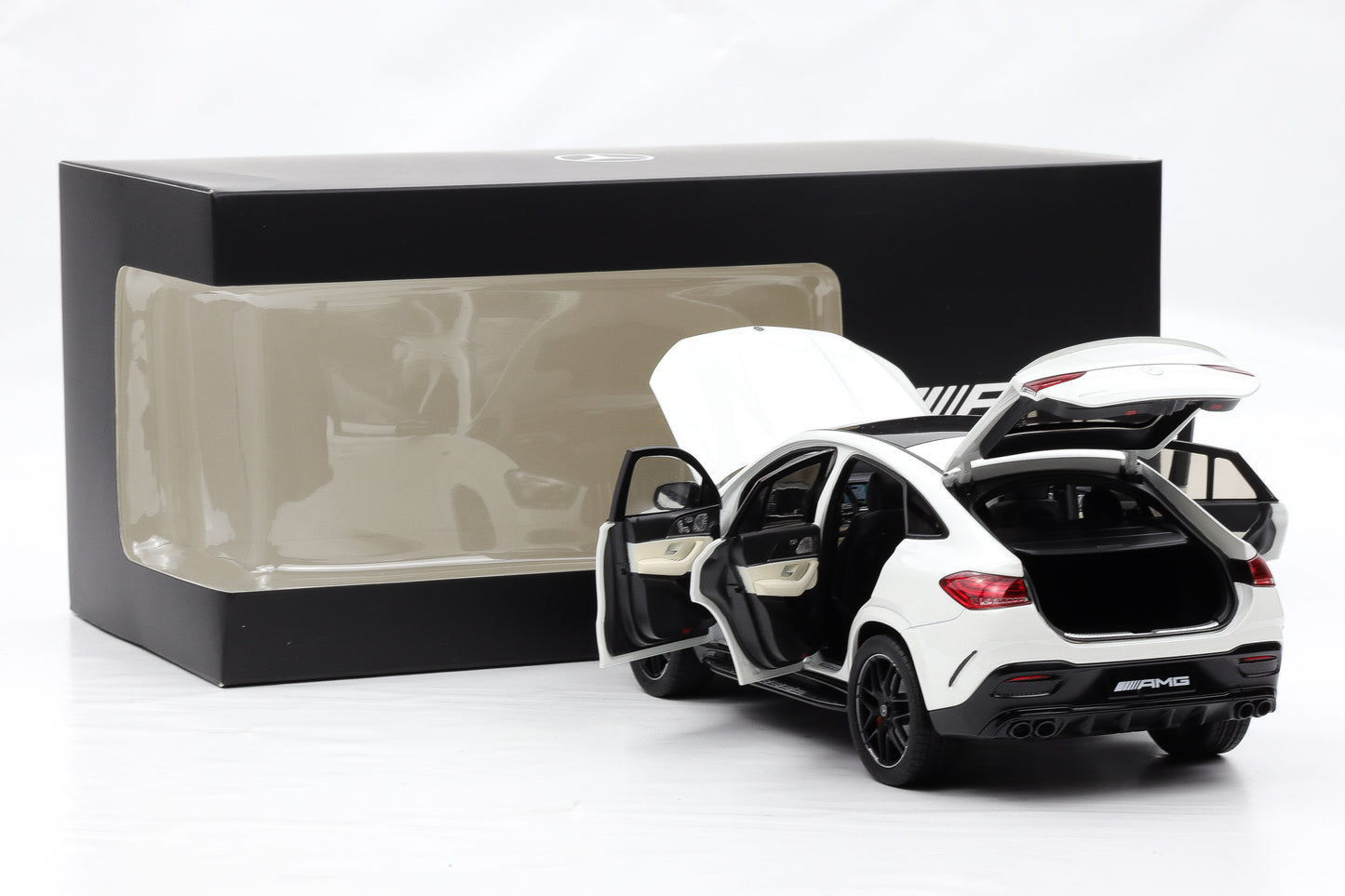 1:18 Mercedes-Benz AMG GLE 53 4MATIC Opalithweiß bright C167 NZG Dealer
