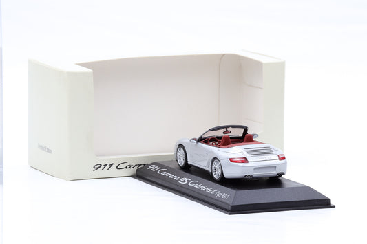 1:43 Minichamps Porsche 911 997 Carrera 4S Cabriolet silber rotes Interieur WAP Dealer