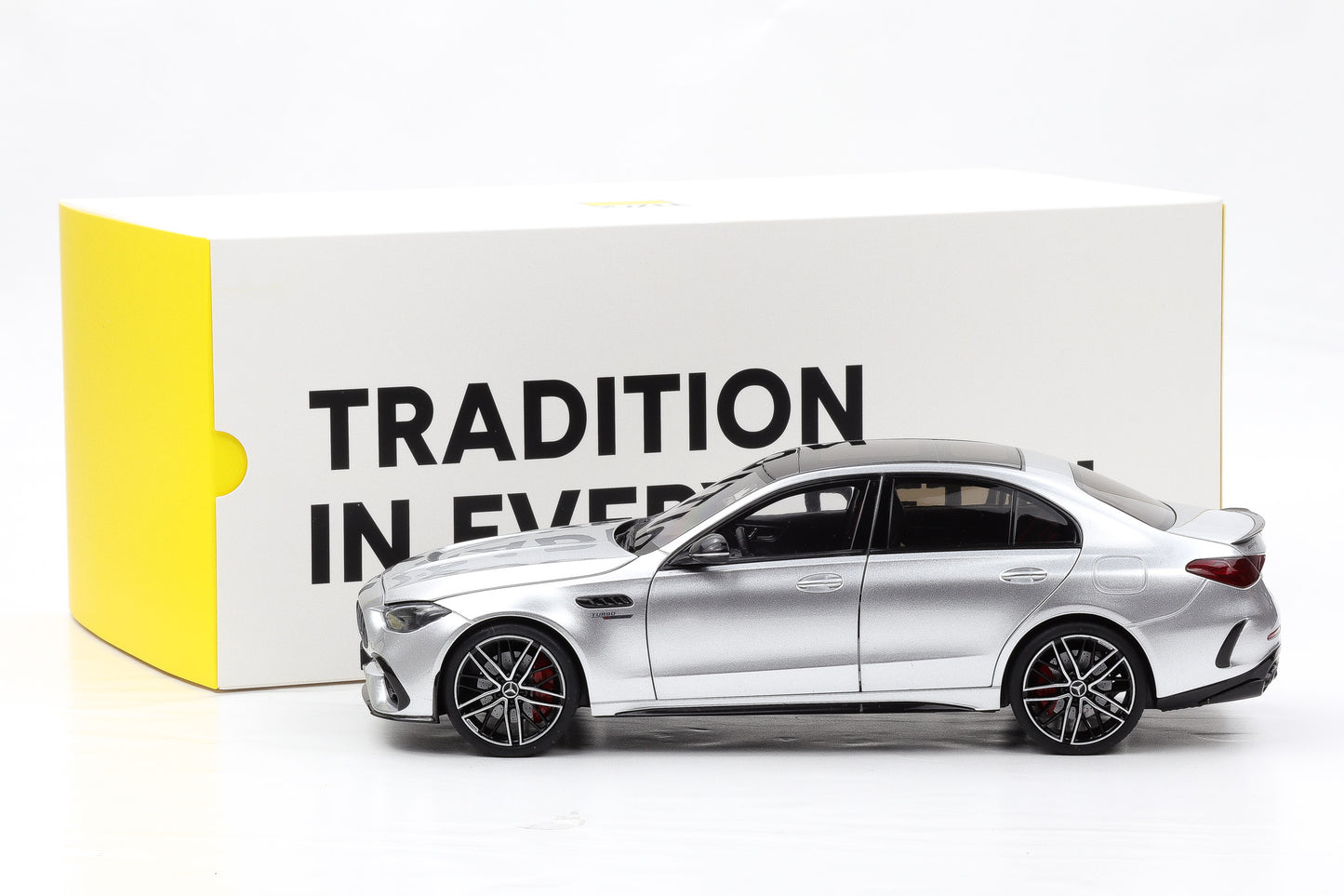 1:18 NZG Mercedes-Benz AMG C 63 S E Performance W206 hightech silber