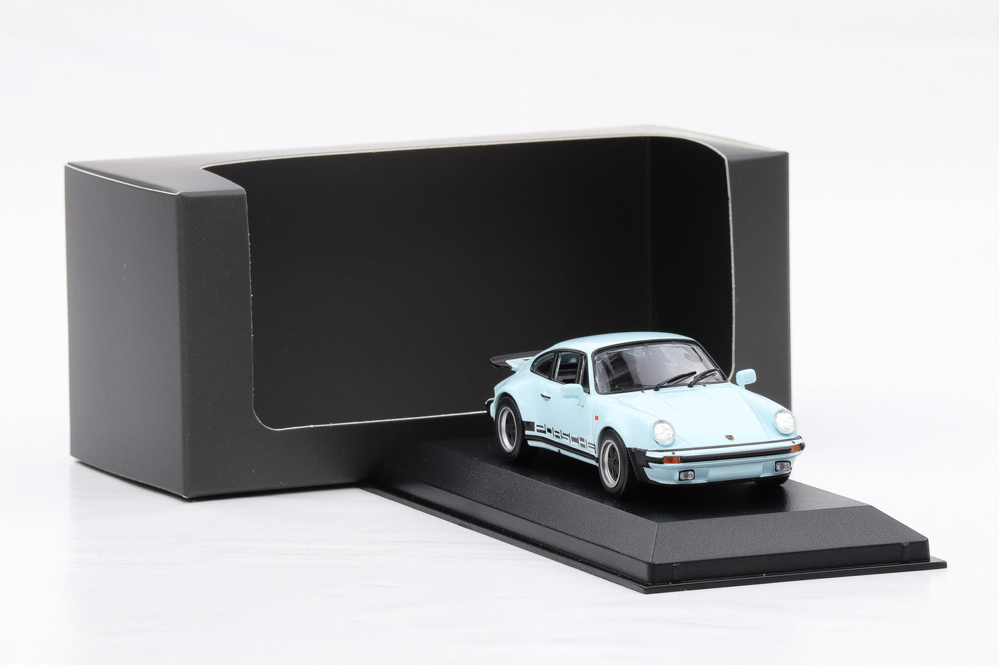 1:43 Minichamps Porsche 911 (930) Turbo - 50 Jahre / Singapur WAP Dealer