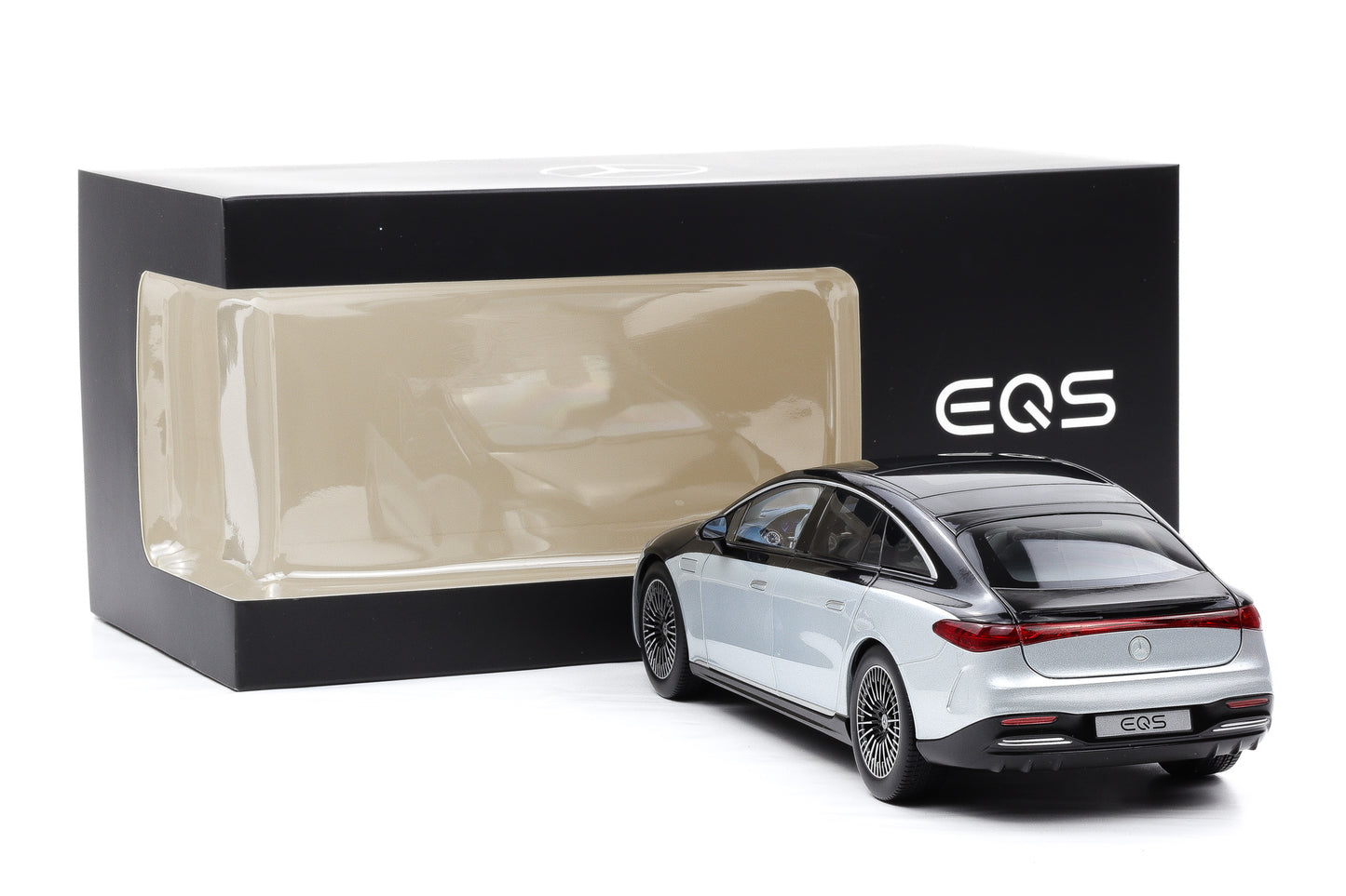 1:18 NZG Mercedes EQS V297 AMG Line mit Licht silber / schwarz DEALER NEU