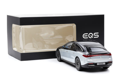1:18 NZG Mercedes EQS V297 AMG Line mit Licht silber / schwarz DEALER NEU