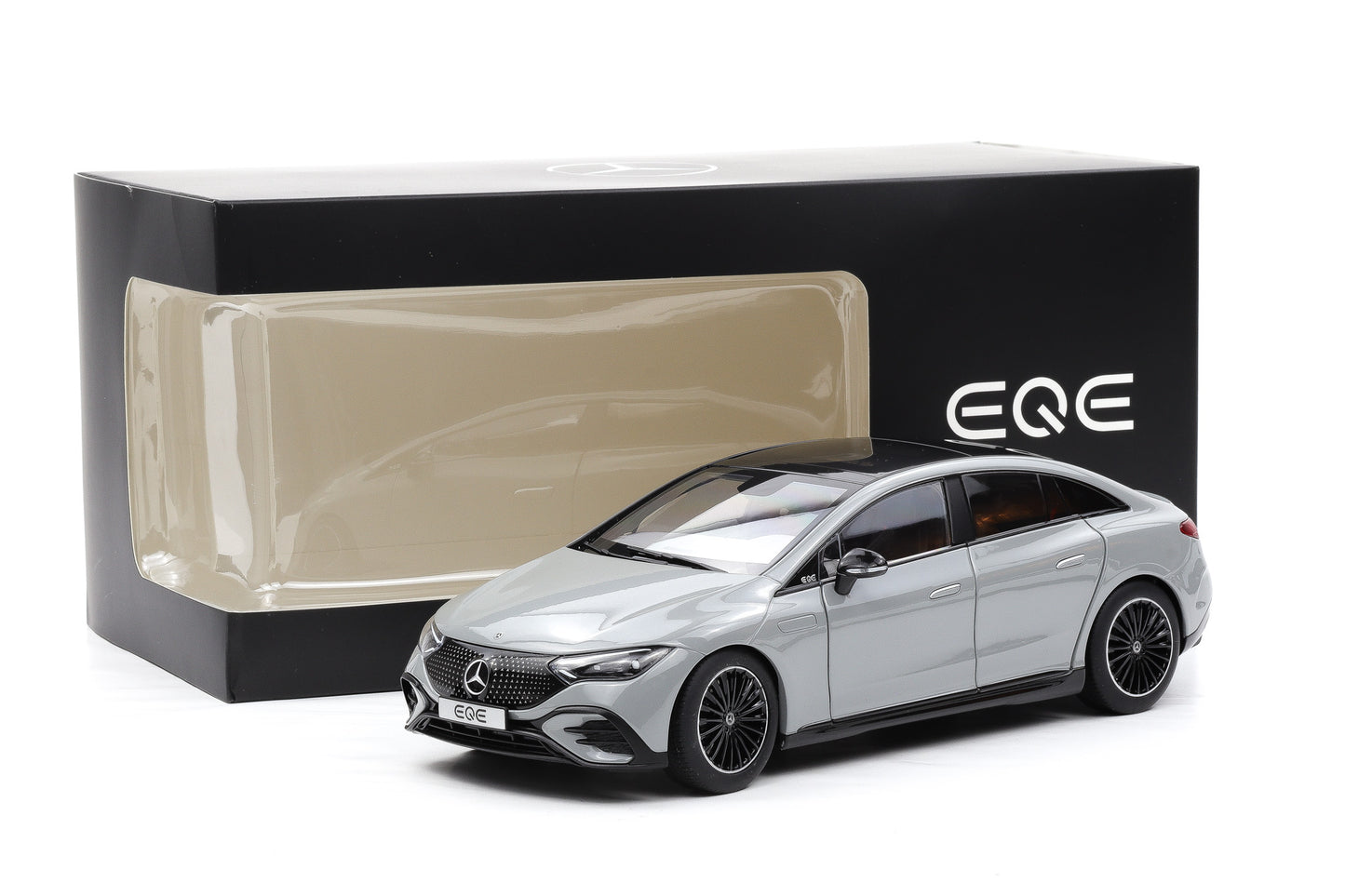 1:18 Mercedes-Benz EQE AMG Line V295 alpingrau 2023 NZG Dealer