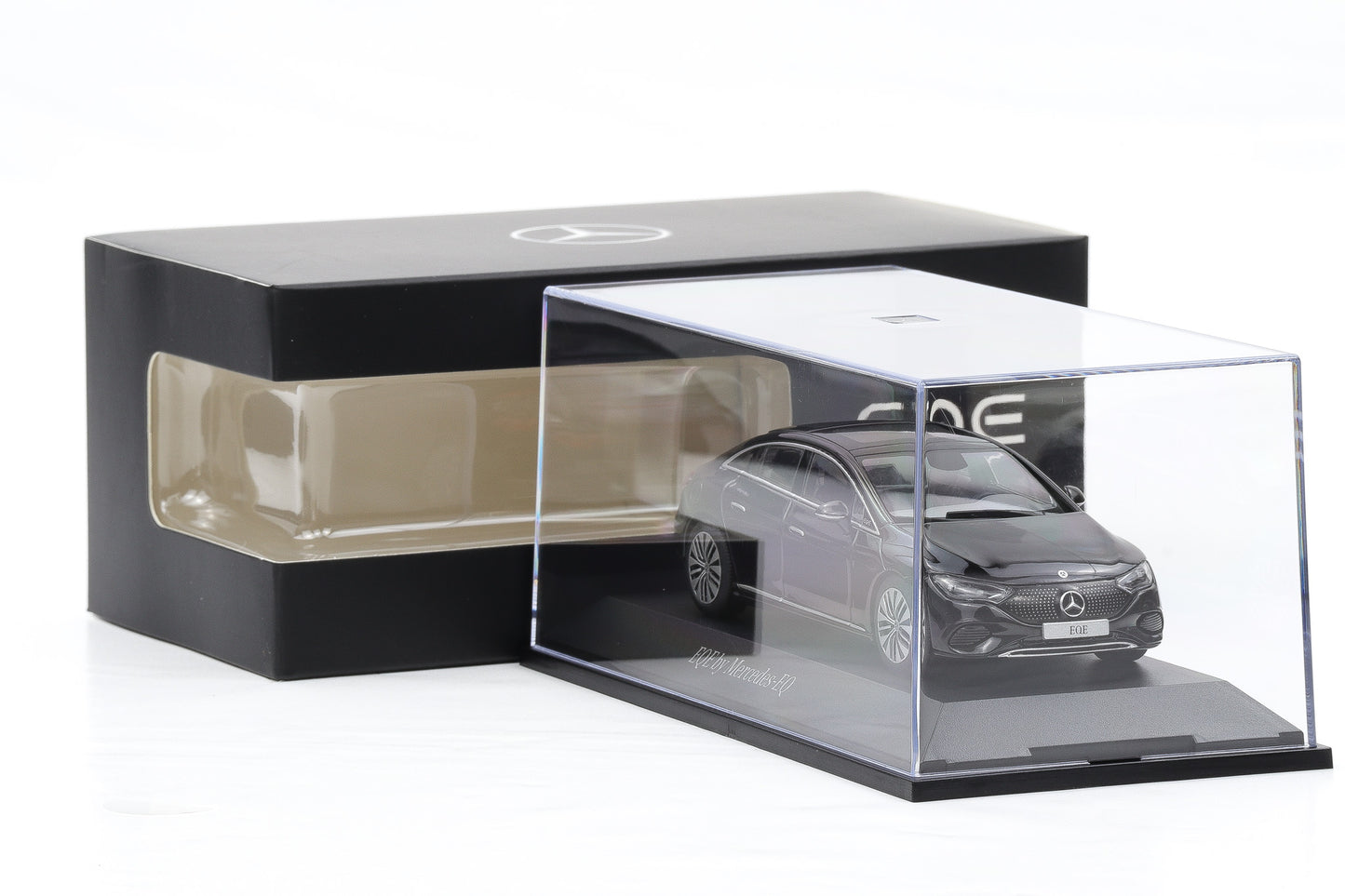 1:43 Herpa Mercedes-Benz EQ EQE V295 obsidianschwarz 2022 Dealer B669601107