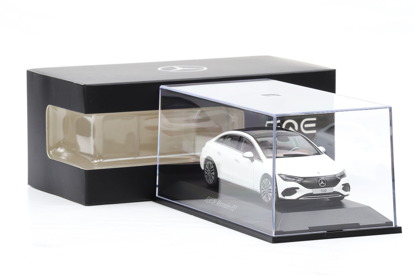 1:43 Herpa Mercedes-Benz EQ EQE V295 opalithweiß bright 2022 Dealer B669601106