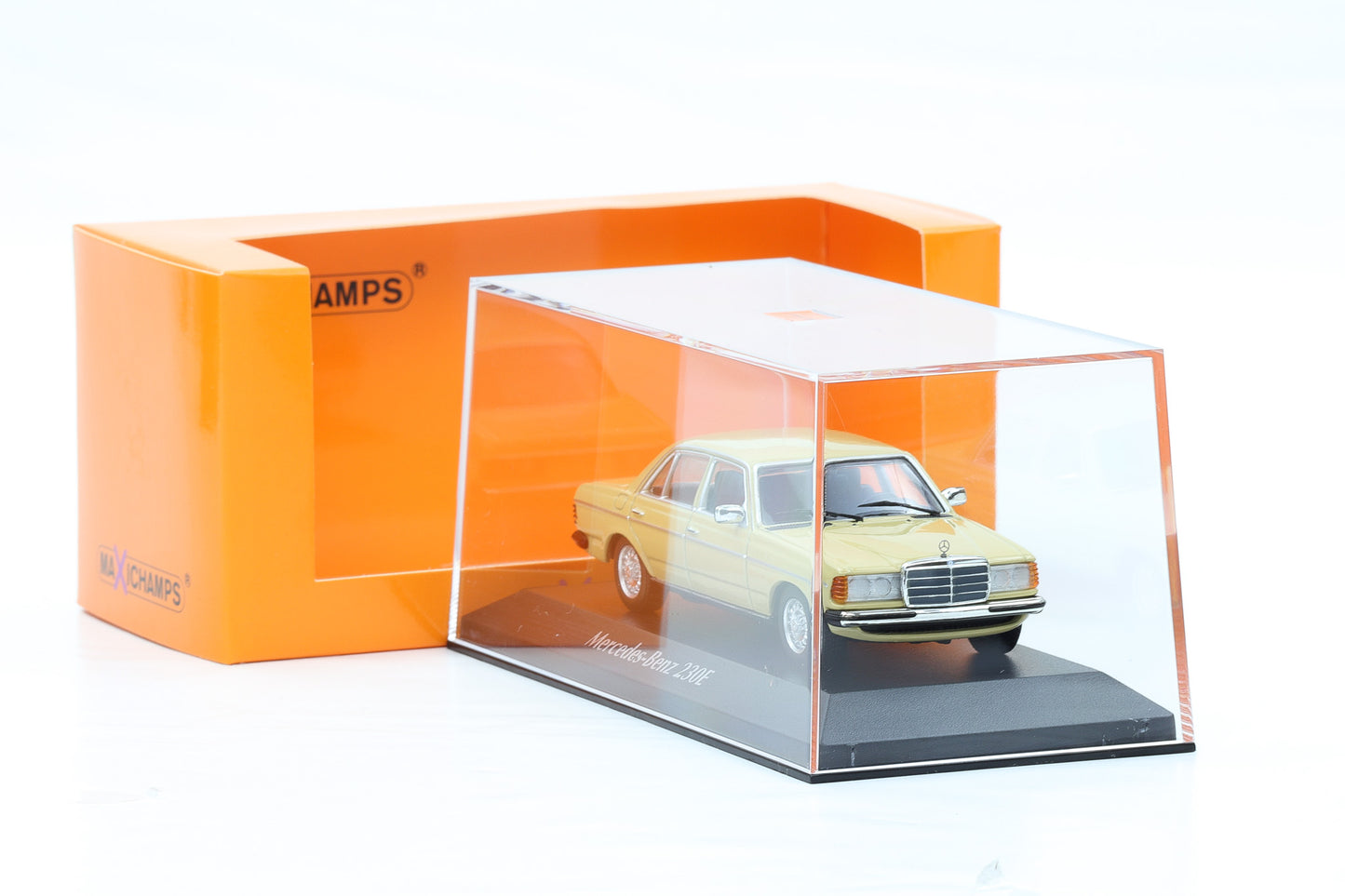 1:43 Minichamps Mercedes-Benz 230E W123 1982 yellow beige Maxichamps