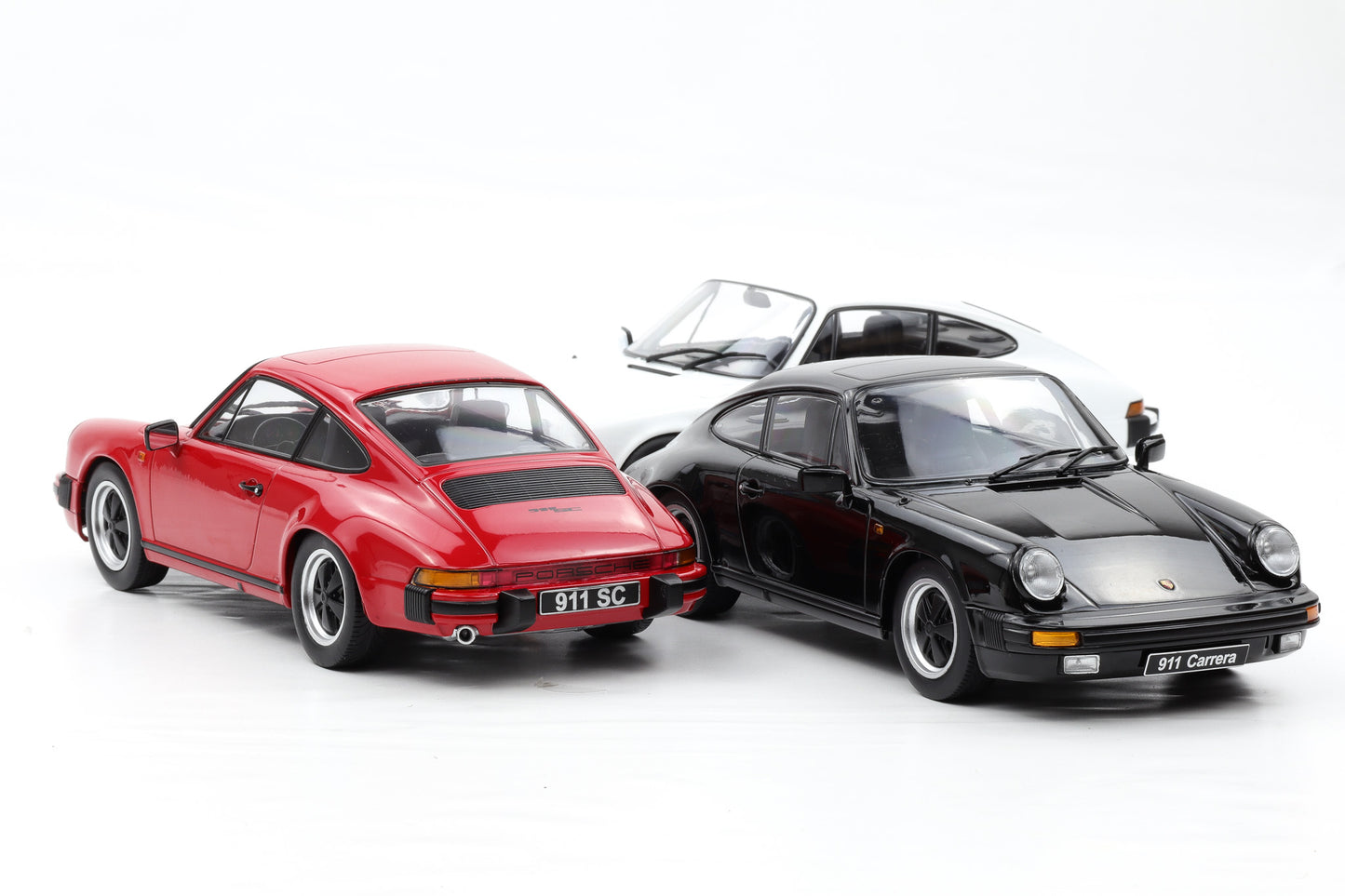 1:18 Porsche 911 Carrera Coupe 1983 weiss schwarz rot Farbe wählen KK Scale