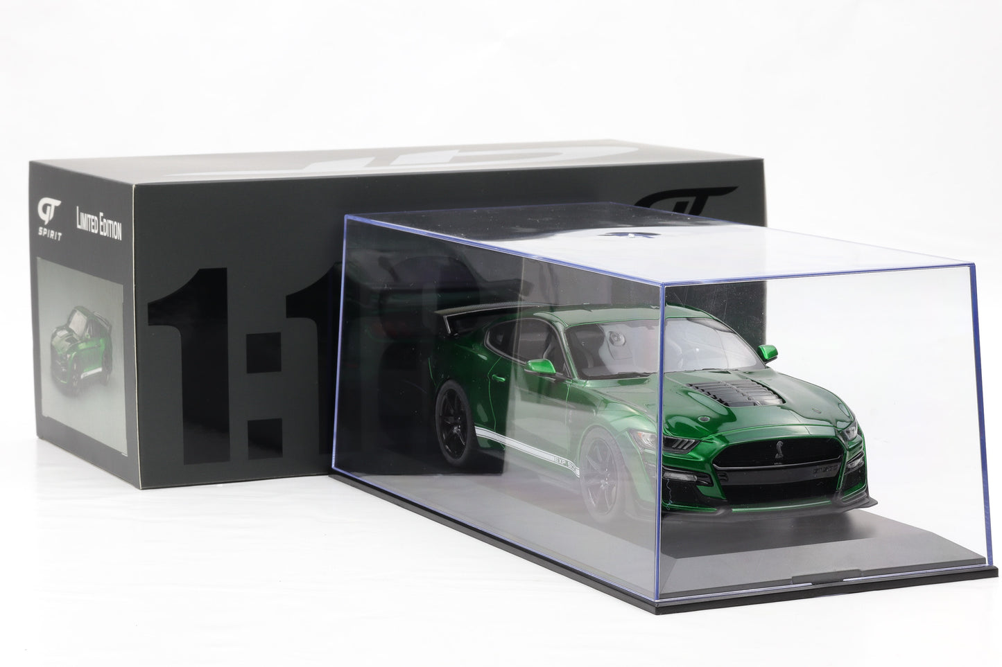 1:18 GT Spirit Shelby Mustang GT 500 Candy Apple Green GT834 + Vitrine