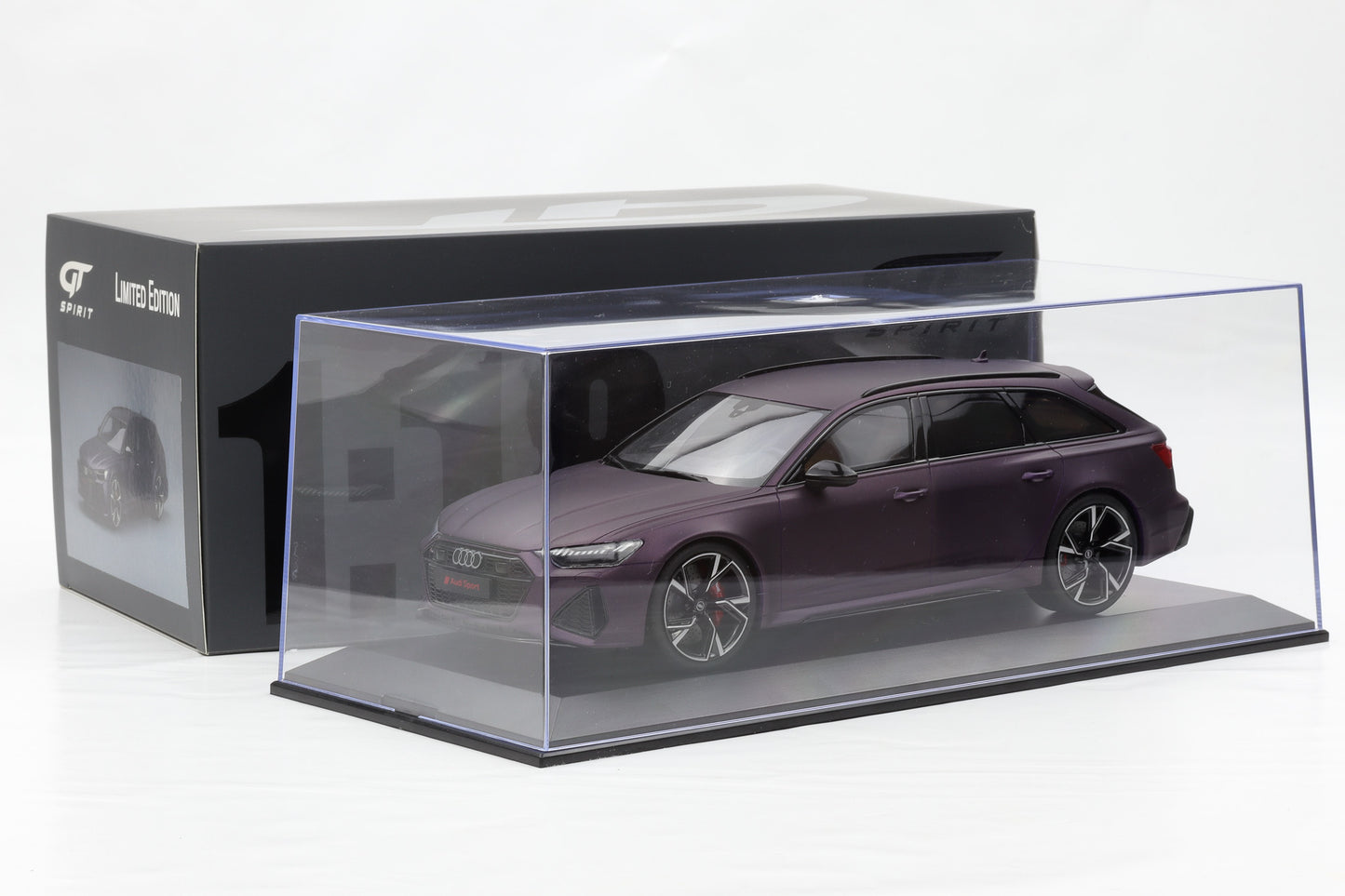 1:18 GT Spirit Audi RS6 C8 Avant 2020 matt purple GT825 + Vitrine