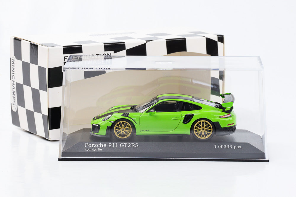 1:43 Porsche 911 GT2 RS 991.2 signal green golden rims Minichamps