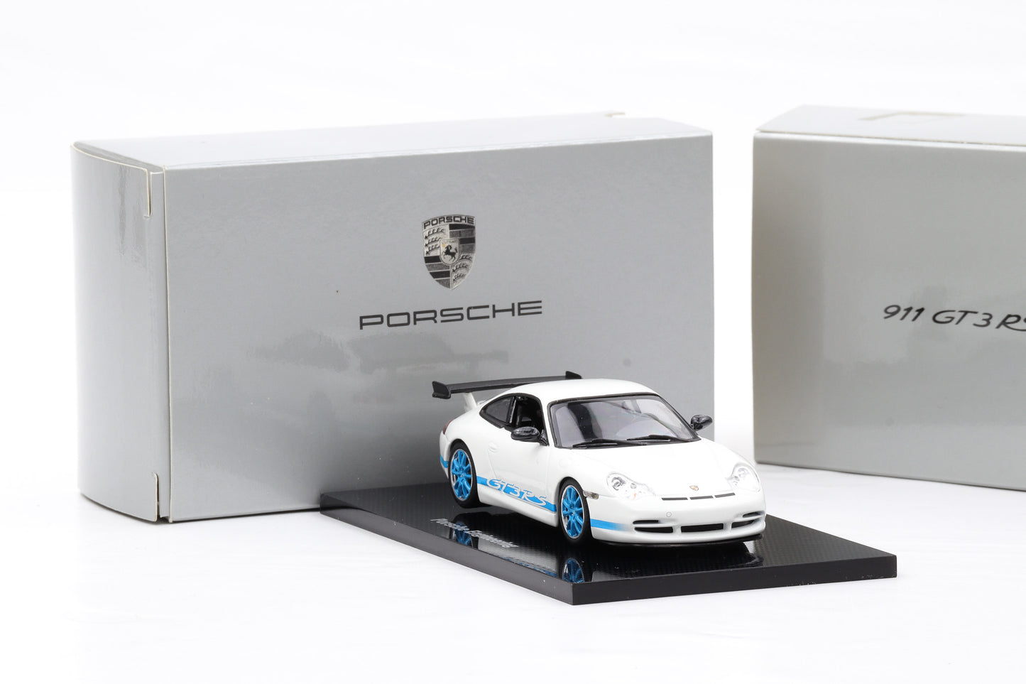 1:43 Minichamps Porsche 911 GT3 RS  weiß mit blauem Schriftzug / Felgen WAP