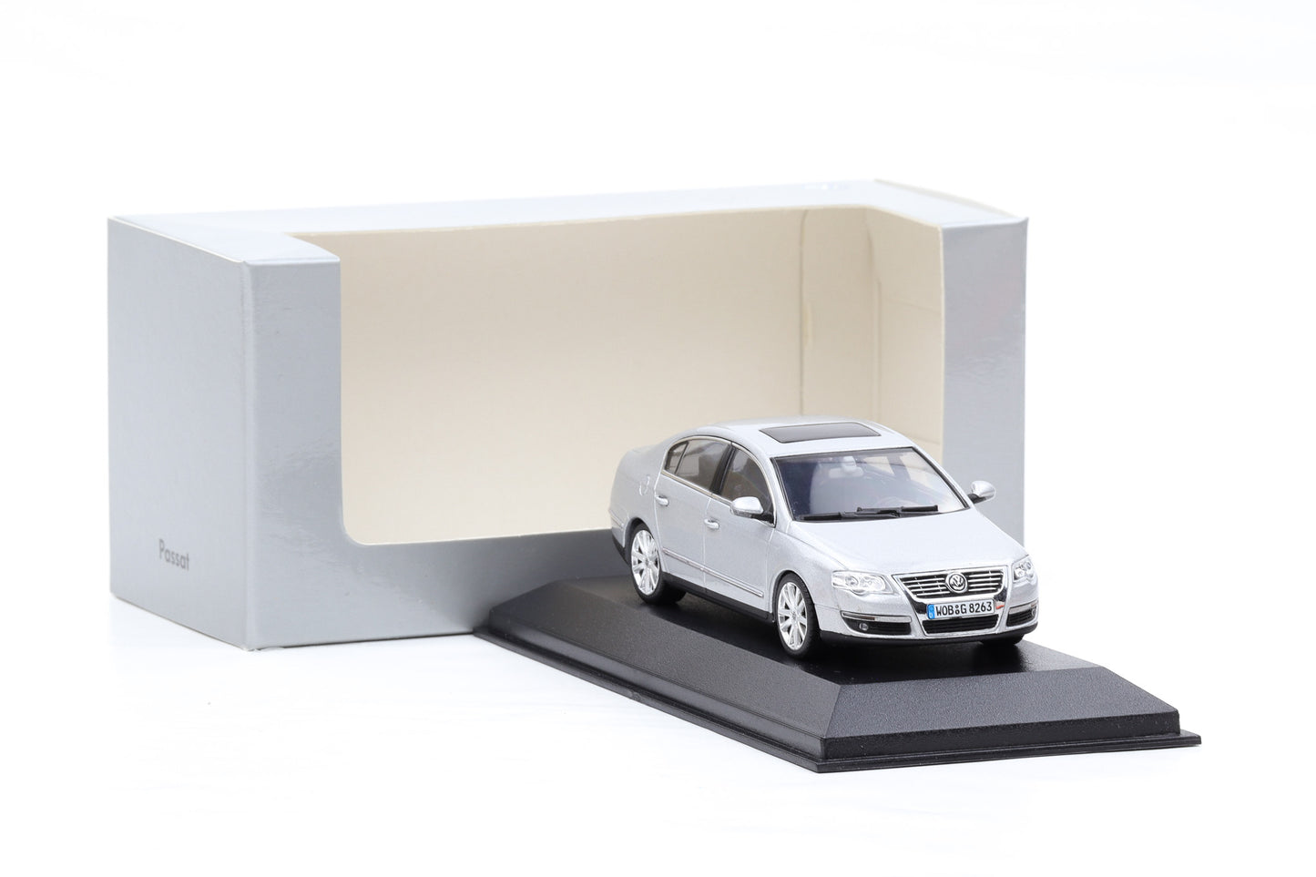 1:43 Minichamps Volkswagen VW Passat B6 2006 silber Dealer