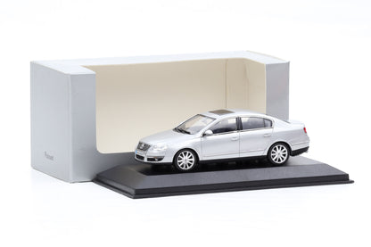 1:43 Minichamps Volkswagen VW Passat B6 2006 silber Dealer