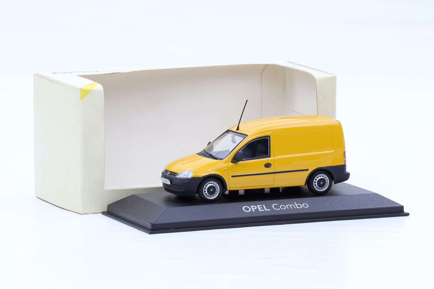 1:43 Minichamps Opel Combo VAN gelb 2002 DEALER / Gebraucht