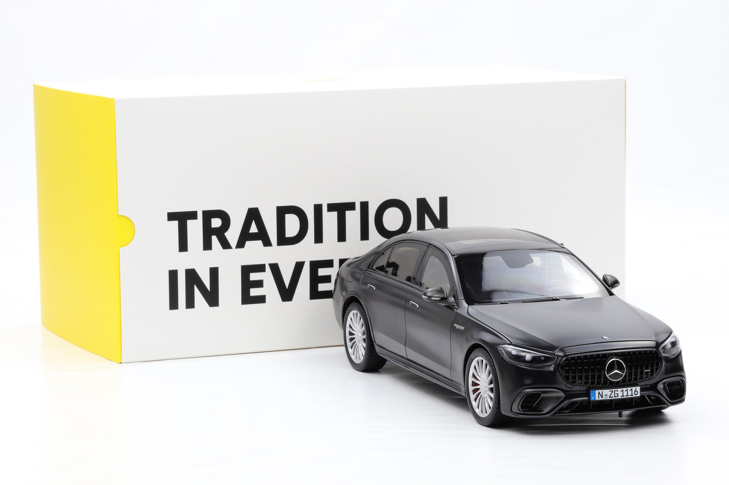 1:18 NZG Mercedes-Benz AMG S 63 E V8 Performance 2022 nightblack magno