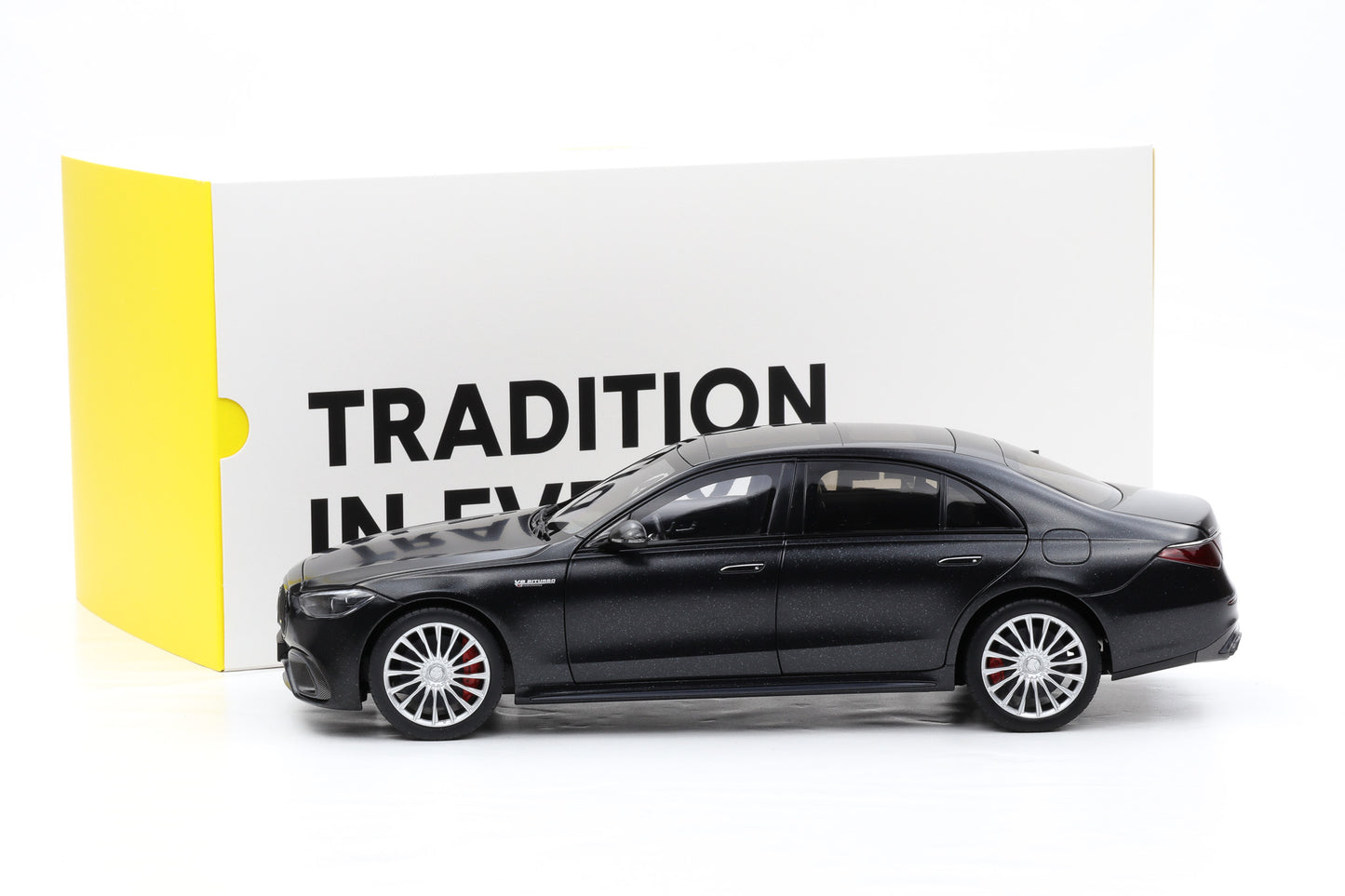 1:18 NZG Mercedes-Benz AMG S 63 E V8 Performance 2022 nightblack magno