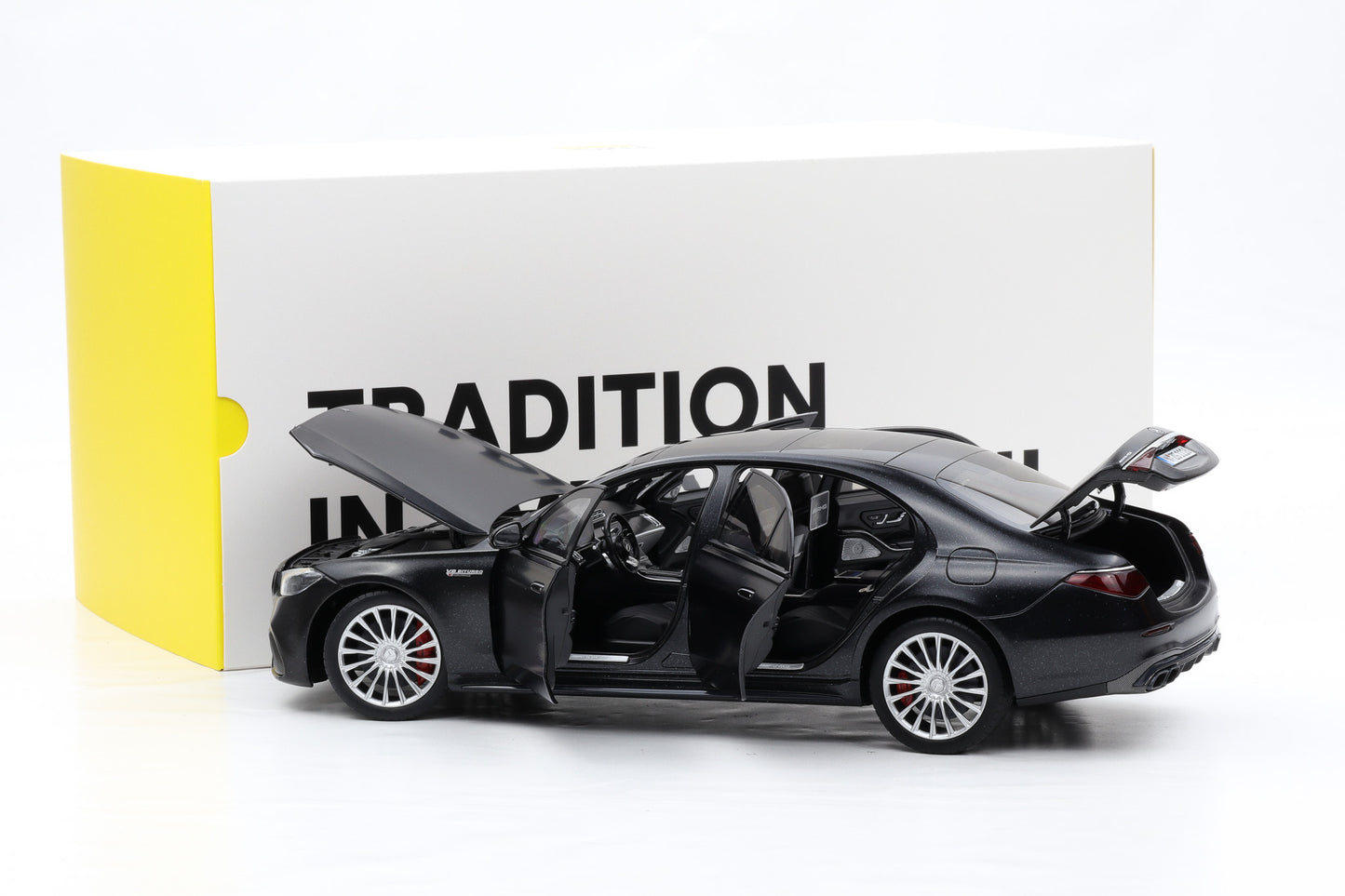 1:18 NZG Mercedes-Benz AMG S 63 E V8 Performance 2022 nightblack magno