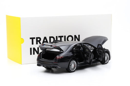 1:18 NZG Mercedes-Benz AMG S 63 E V8 Performance 2022 nightblack magno