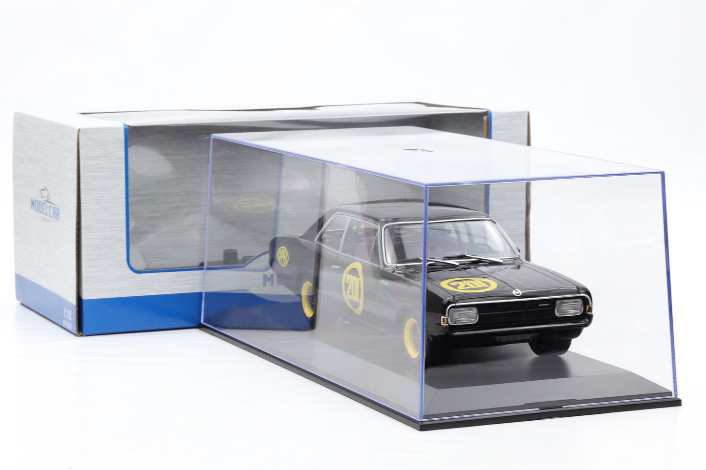 1:18 Opel Rekord C 1900 Schwarze Witwe 1967 MCG + Vitrine