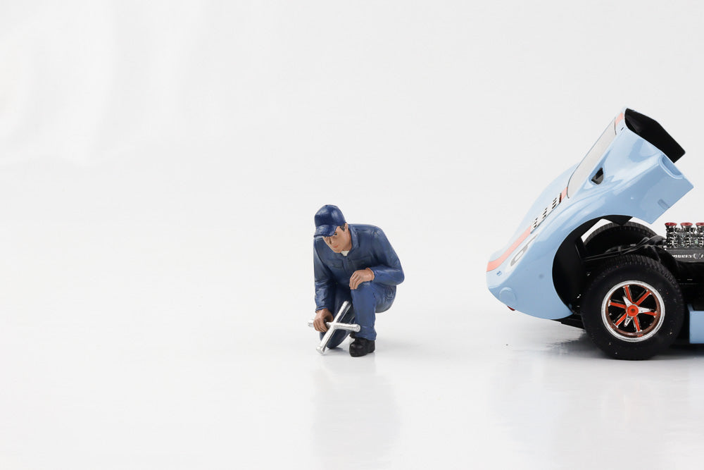1:18 Figure Mechanic Juan Suit Blue Changing Wheels American Diorama Figures